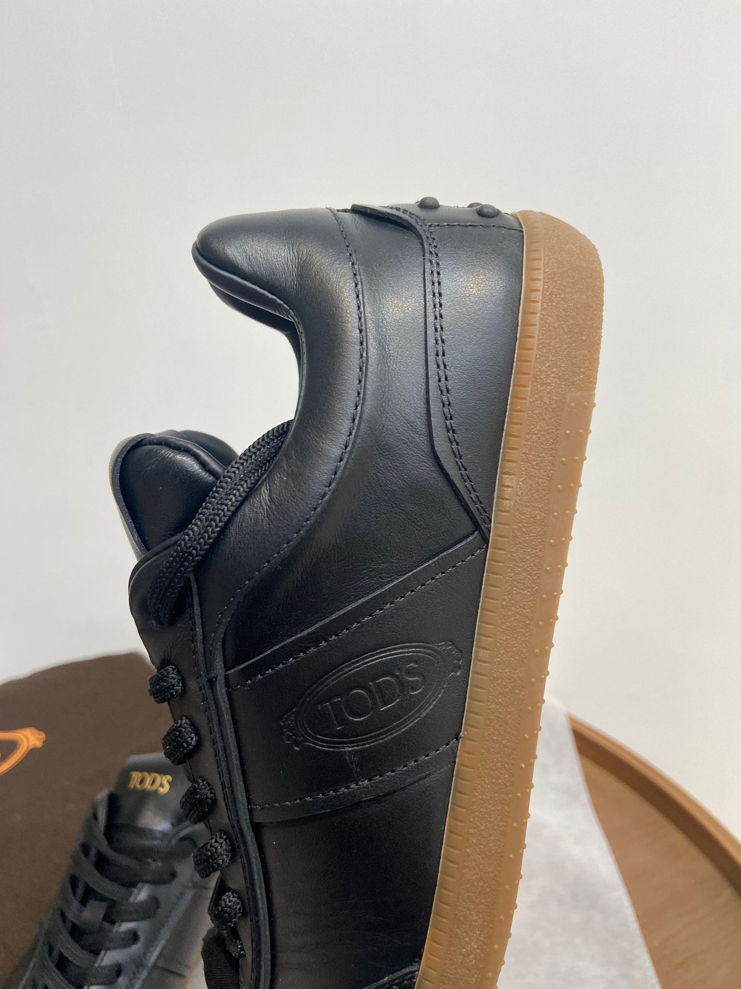 Tod’s黑色運動鞋 (未使用閑置品)