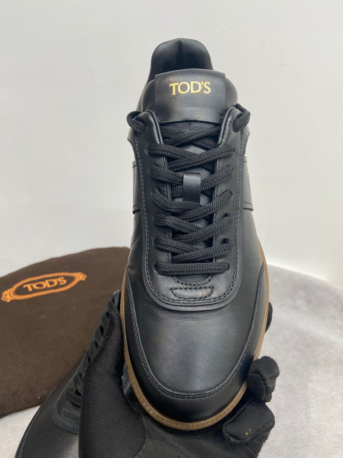 Tod’s黑色運動鞋 (未使用閑置品)