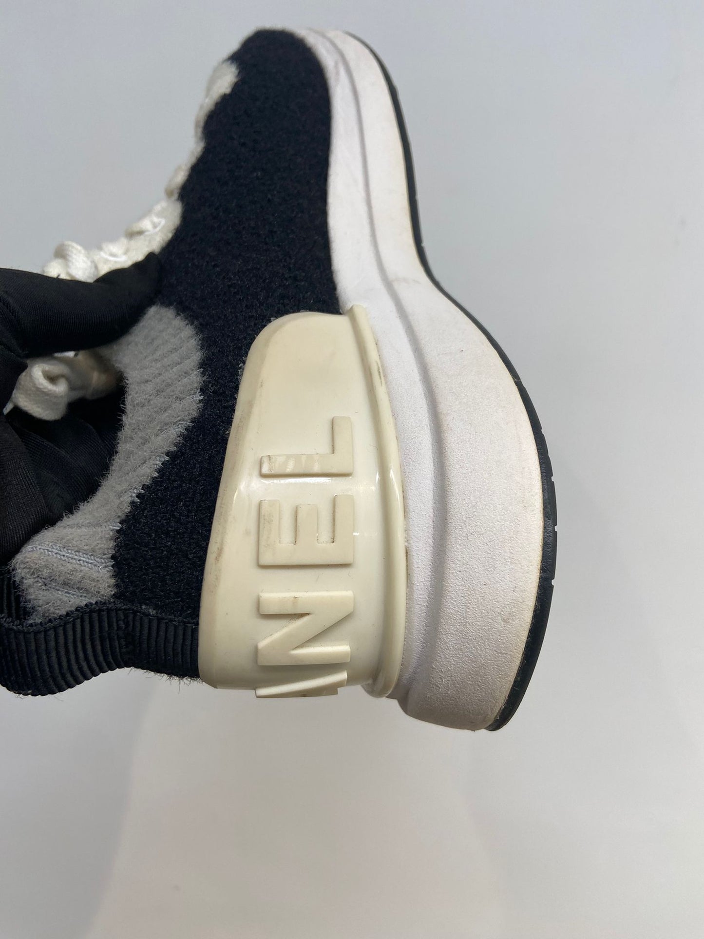 CHANEL 黑色運動鞋