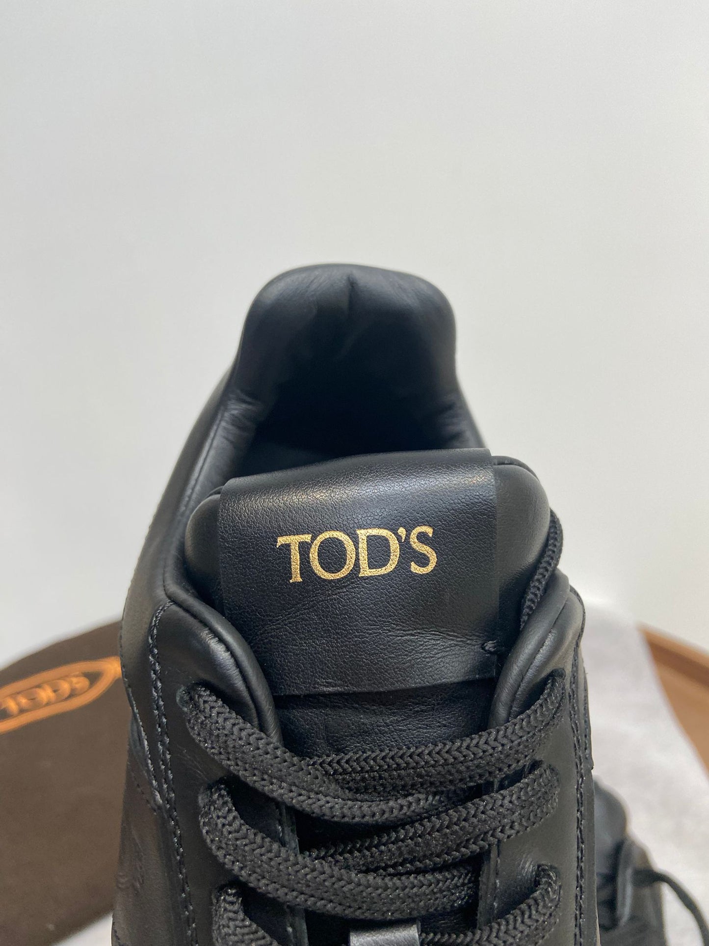 Tod’s黑色運動鞋 (未使用閑置品)