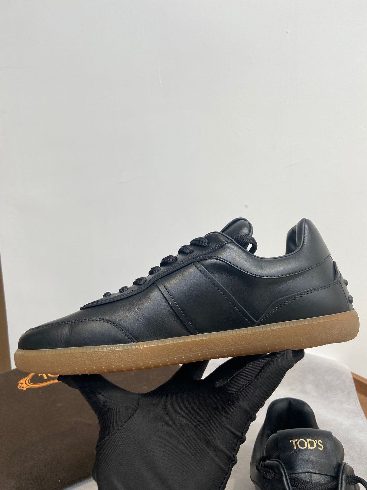 Tod’s黑色運動鞋 (未使用閑置品)
