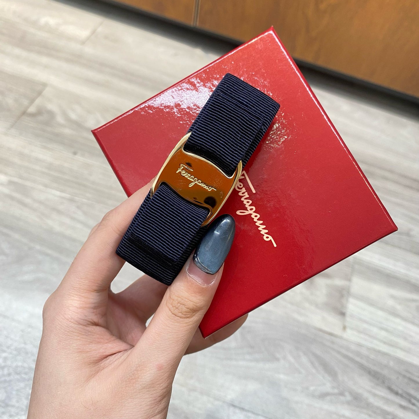 Ferragamo髮夾 有盒