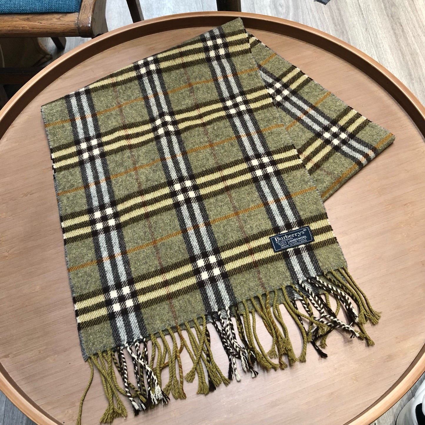 Burberry灰綠頸巾