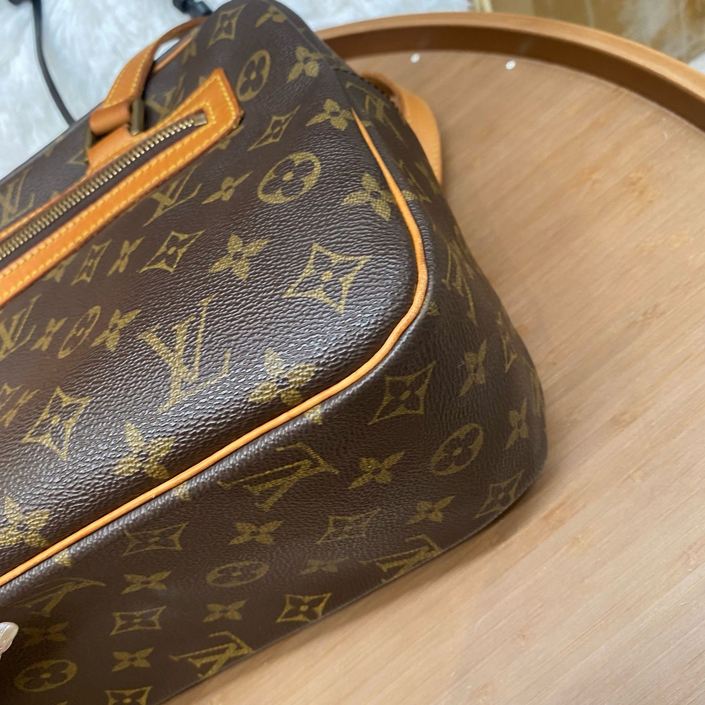 LV 學生袋