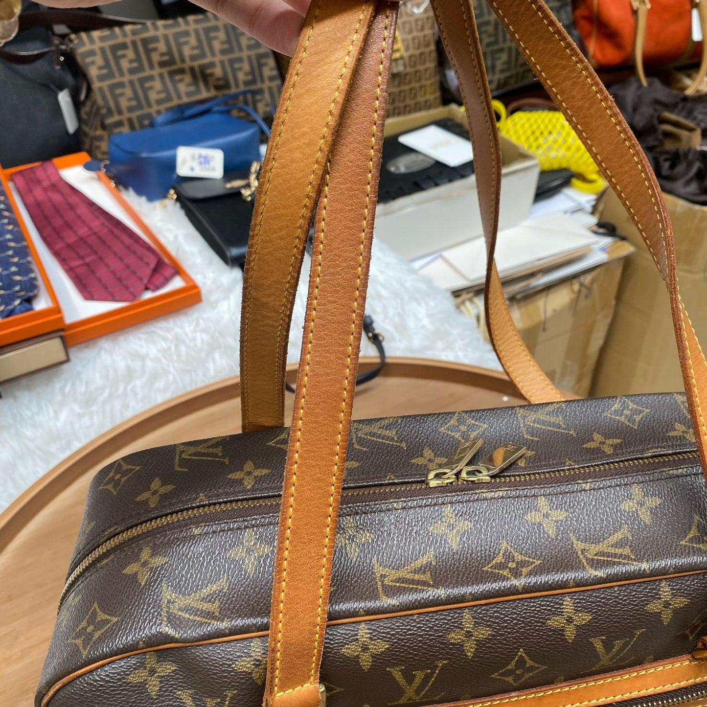 LV 學生袋