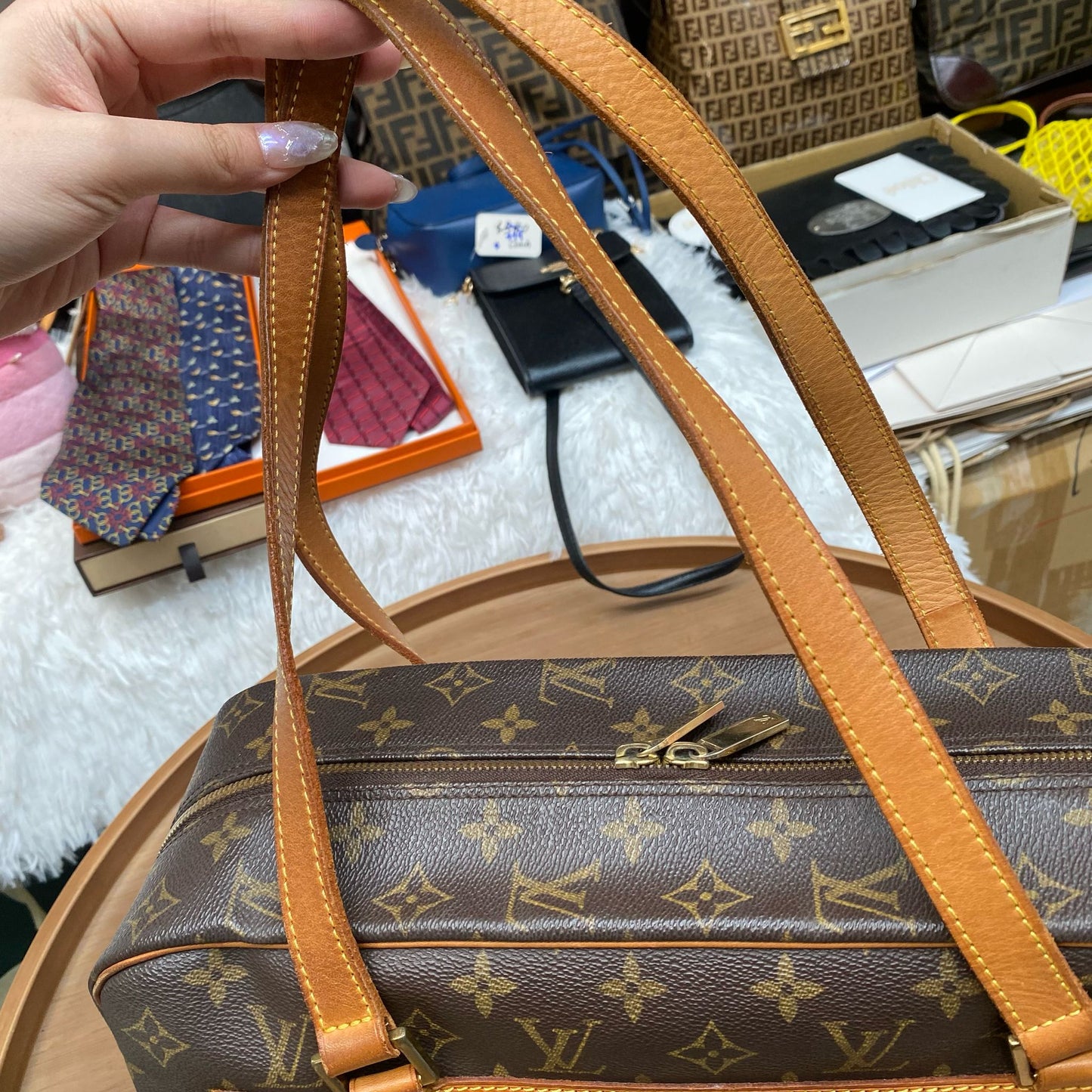 LV 學生袋