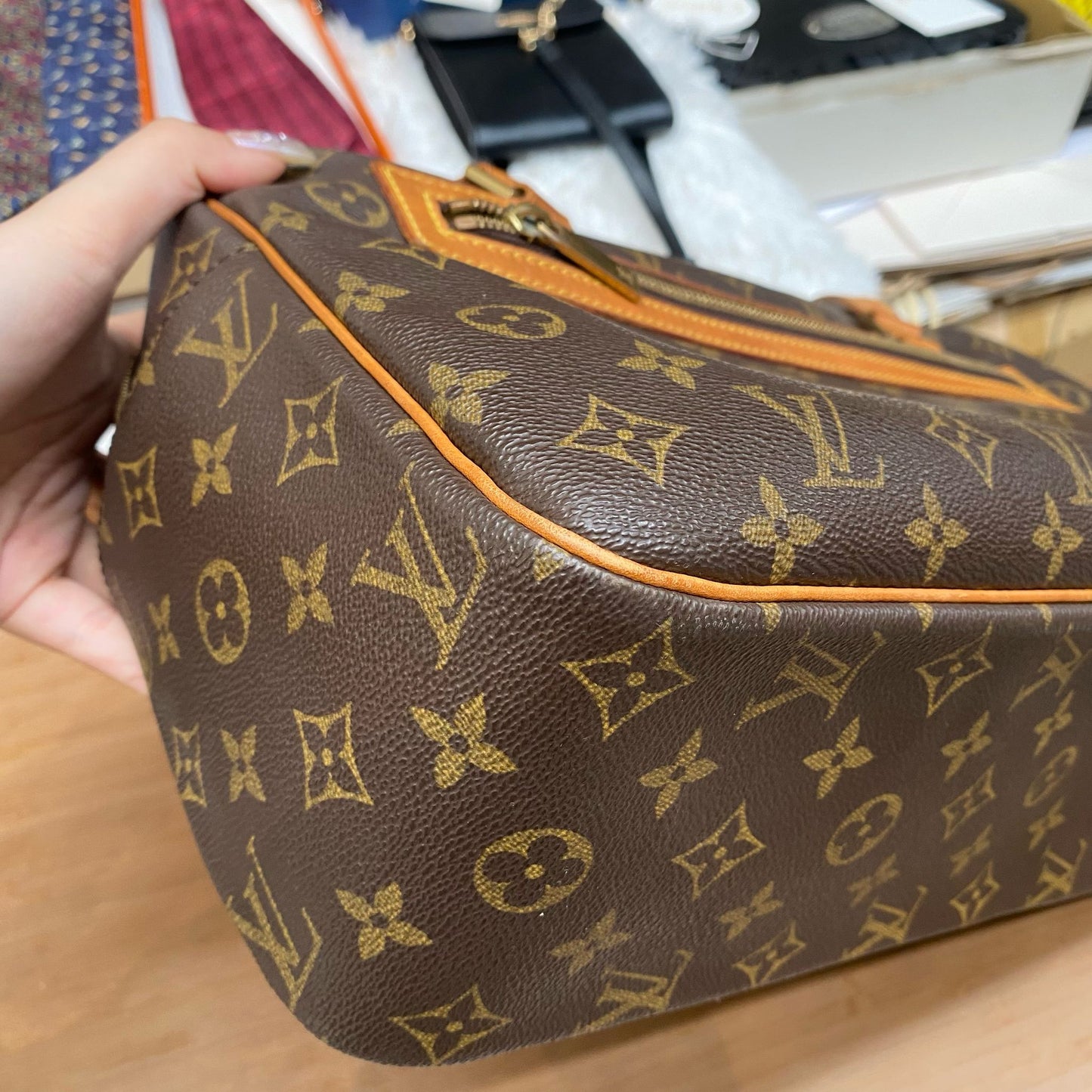 LV 學生袋