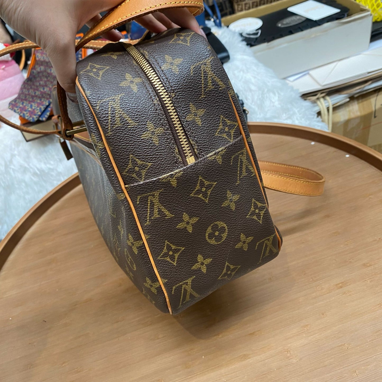 LV 學生袋
