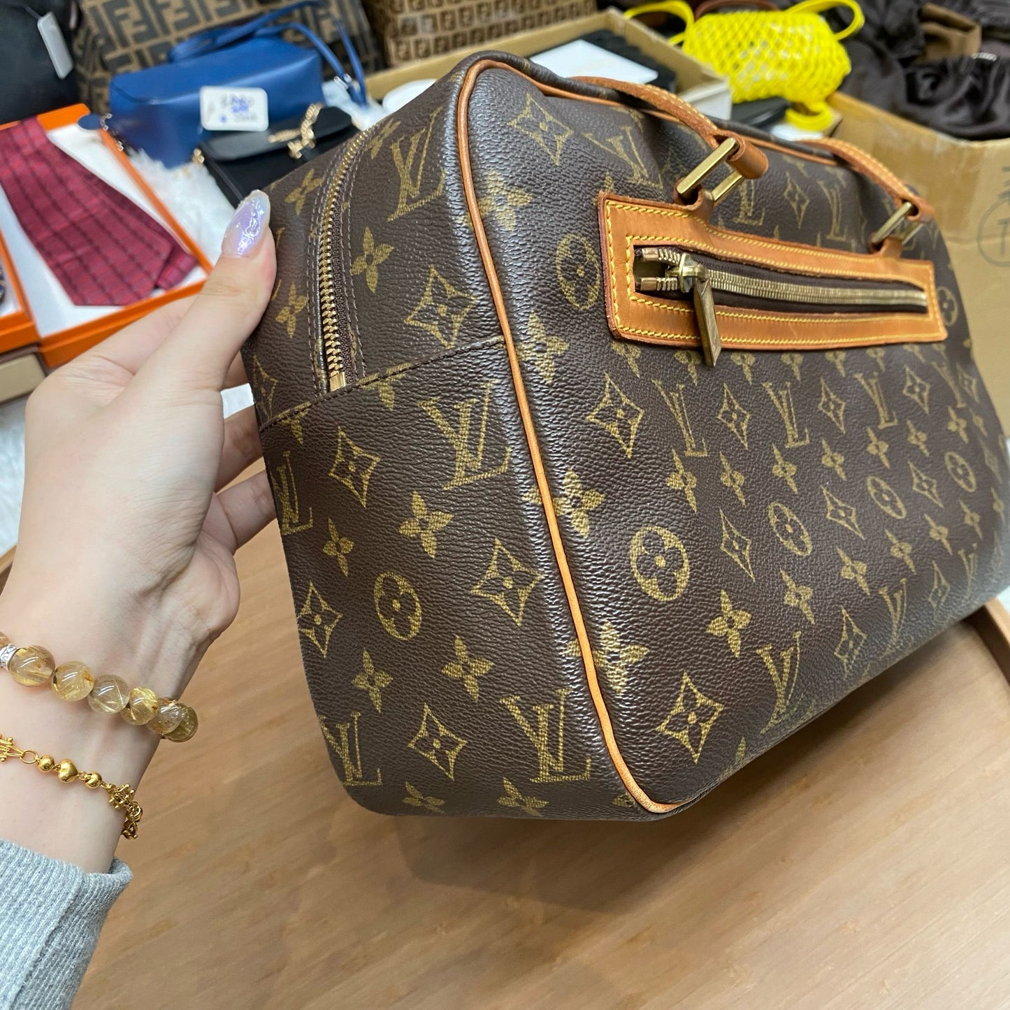 LV 學生袋