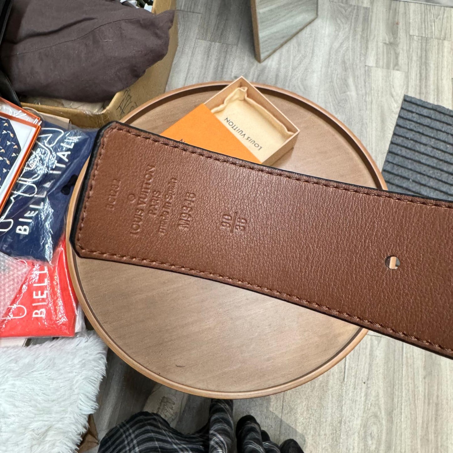 LV 男裝皮帶 有盒、塵袋