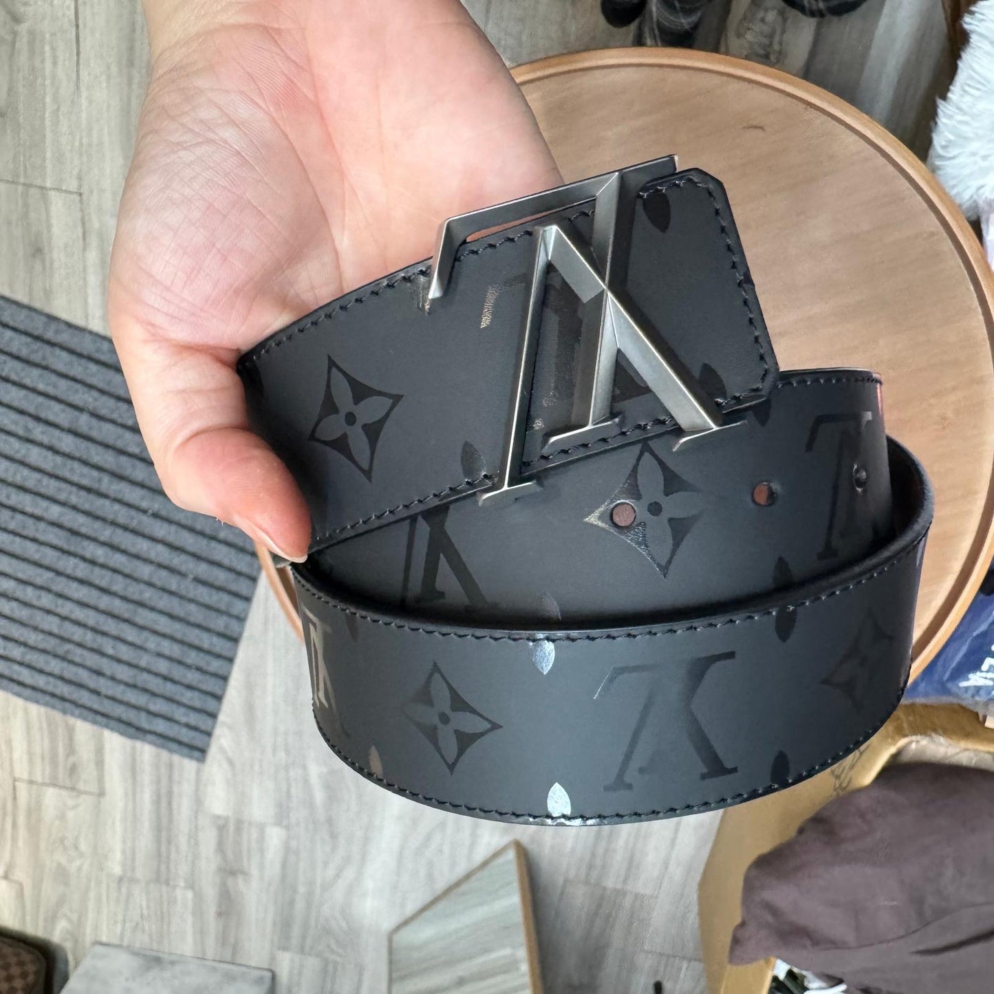 LV 男裝皮帶 有盒、塵袋