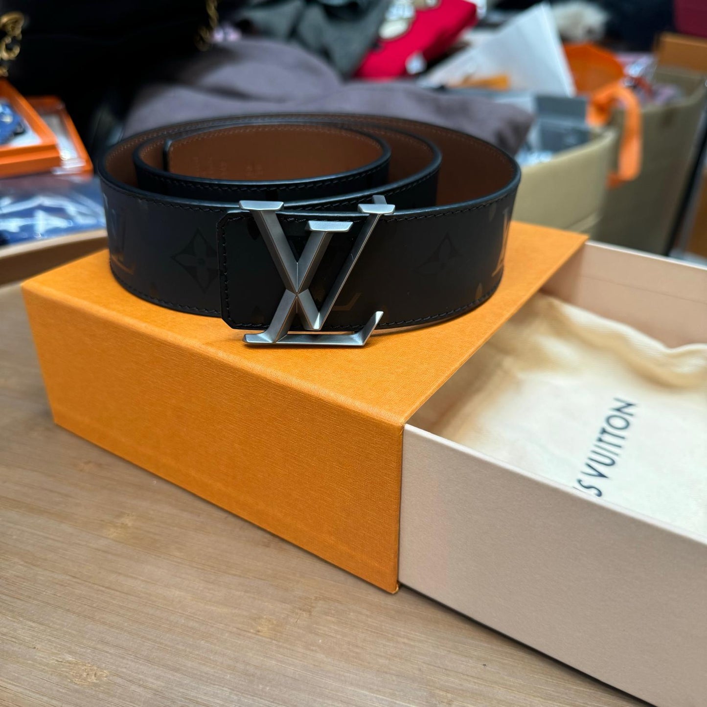 LV 男裝皮帶 有盒、塵袋