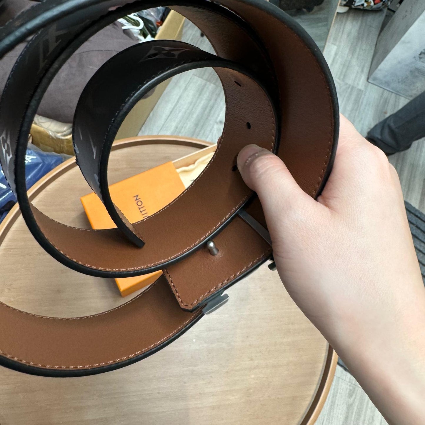 LV 男裝皮帶 有盒、塵袋