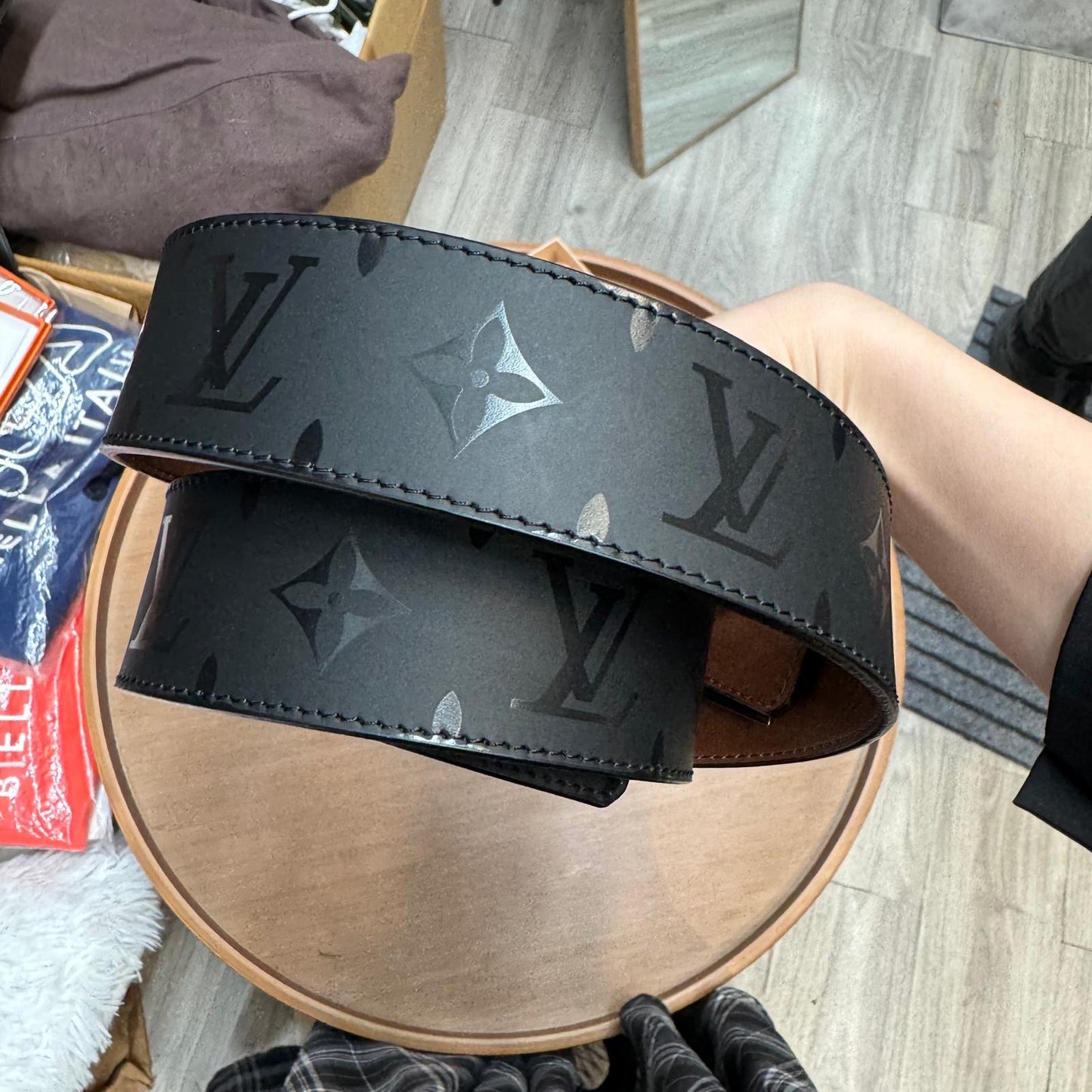 LV 男裝皮帶 有盒、塵袋