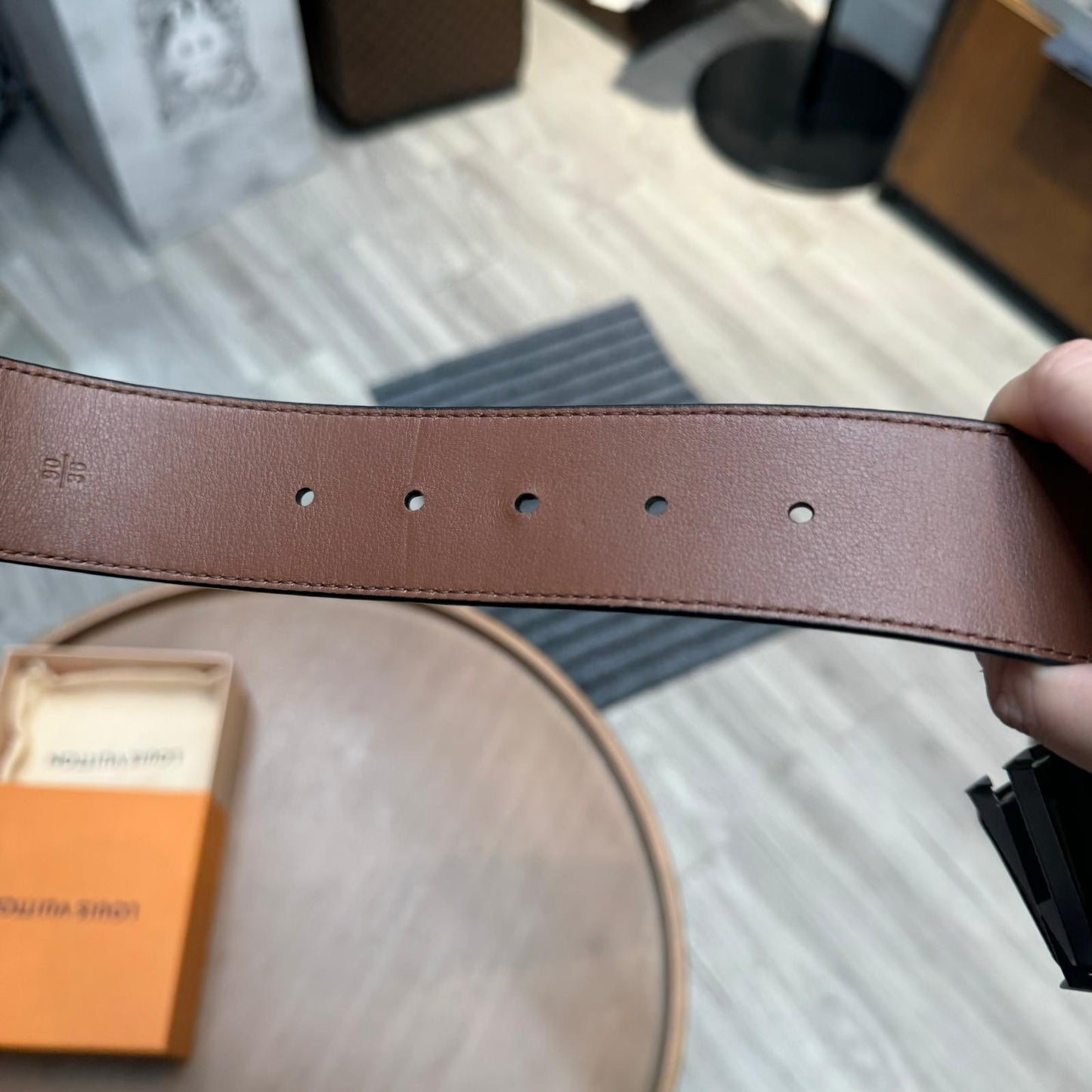 LV 男裝皮帶 有盒、塵袋