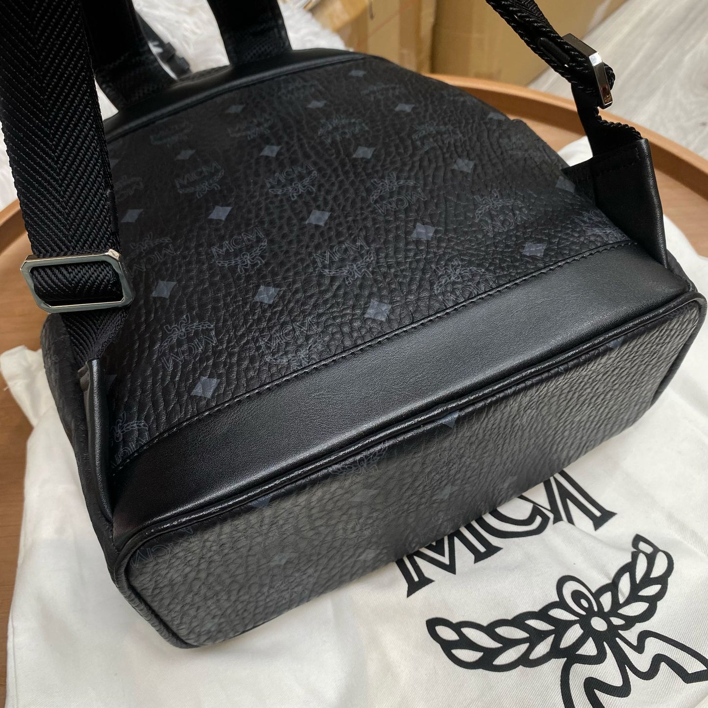 MCM黑色背囊 有塵袋