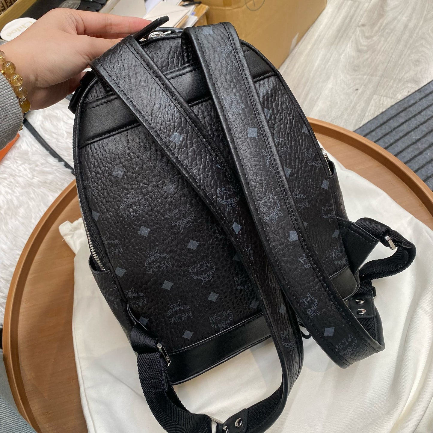 MCM黑色背囊 有塵袋