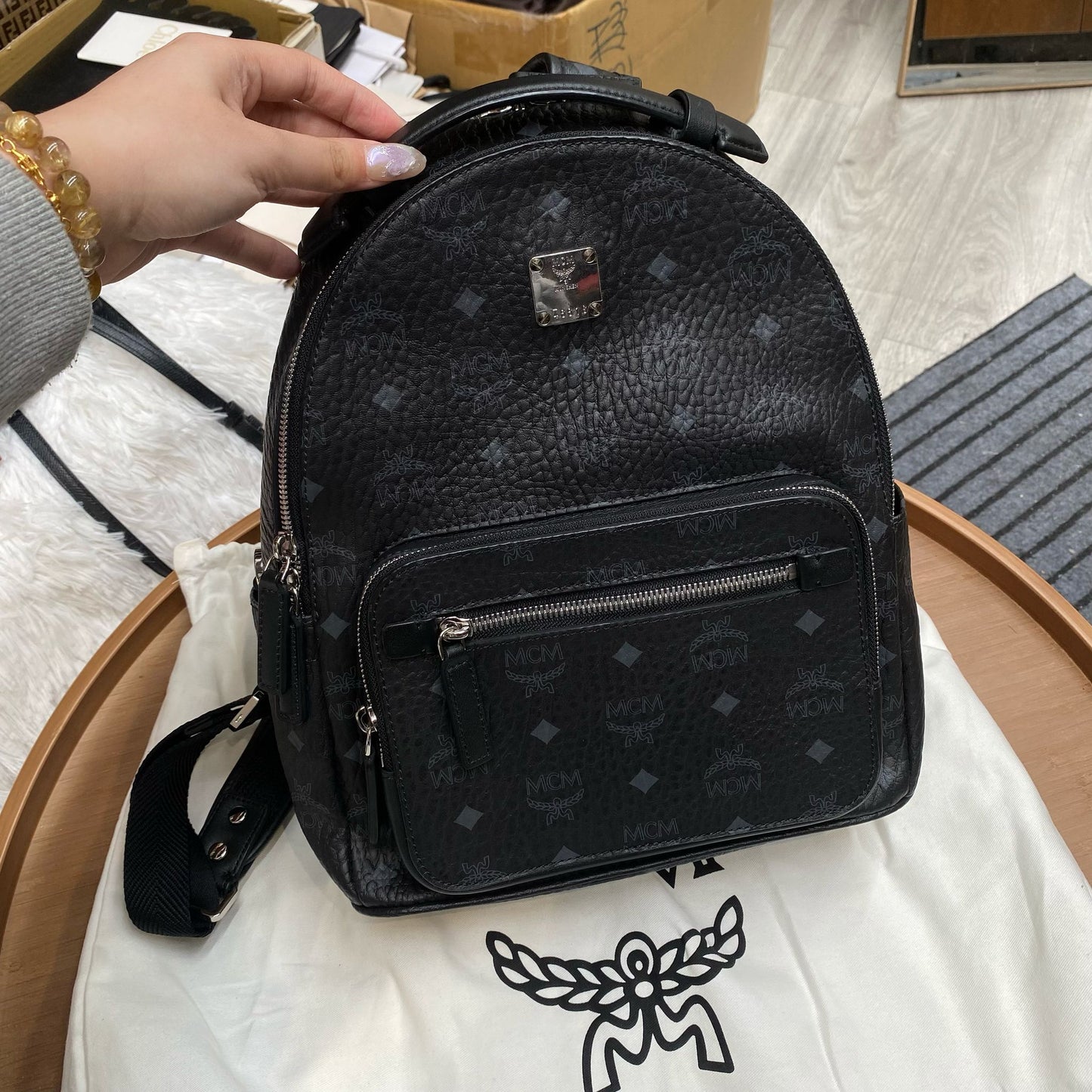MCM黑色背囊 有塵袋