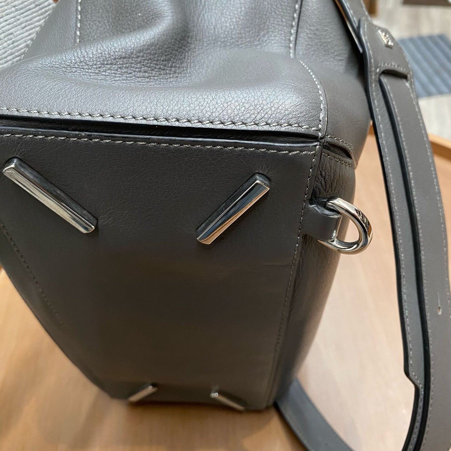 LOEWE Puzzle (灰色)
