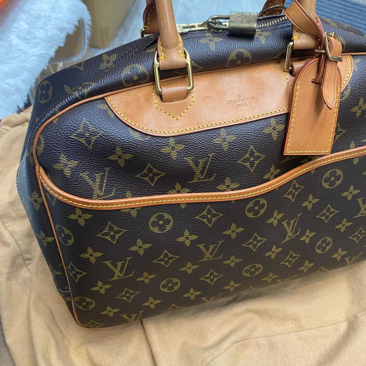 LV Deauville 有塵袋