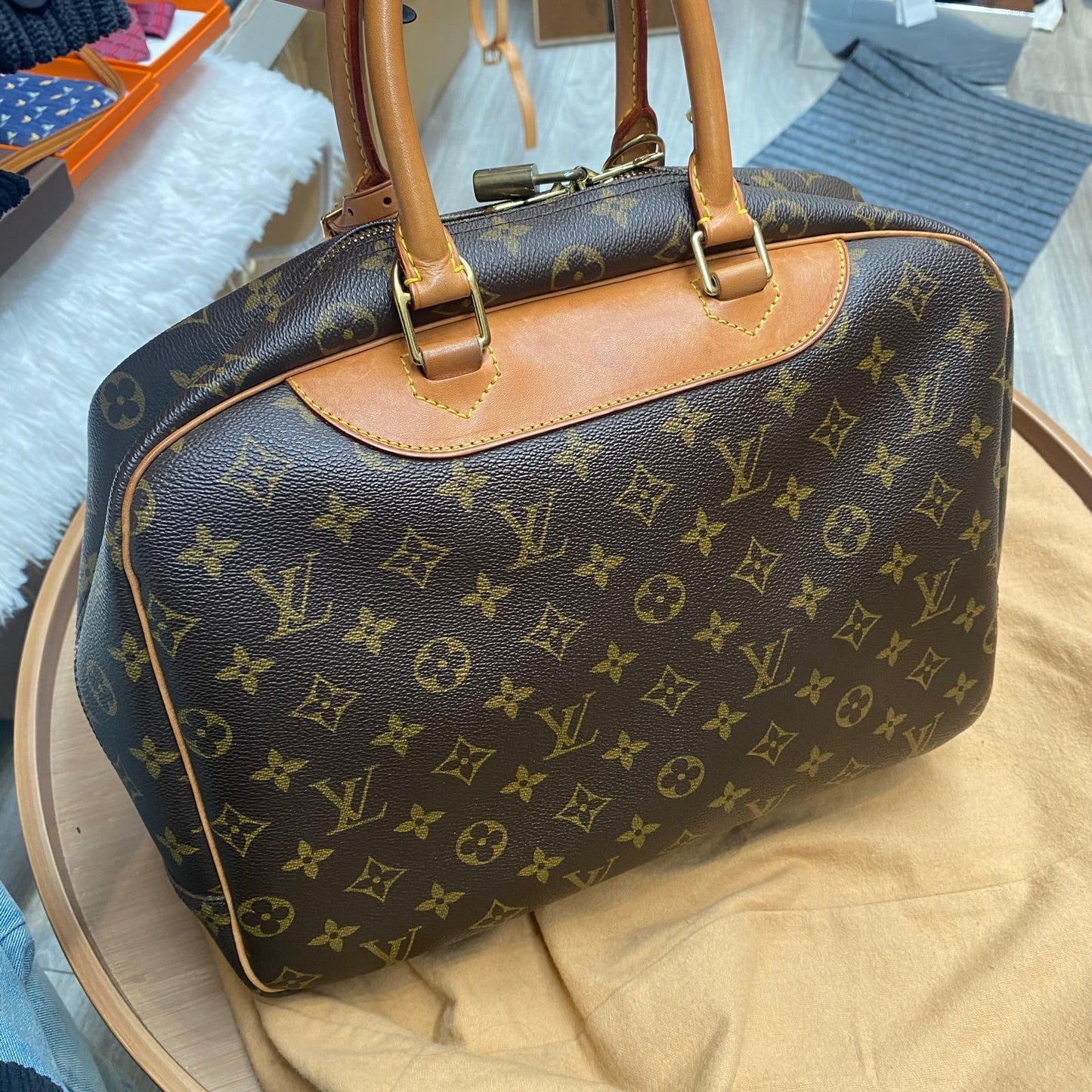 LV Deauville 有塵袋