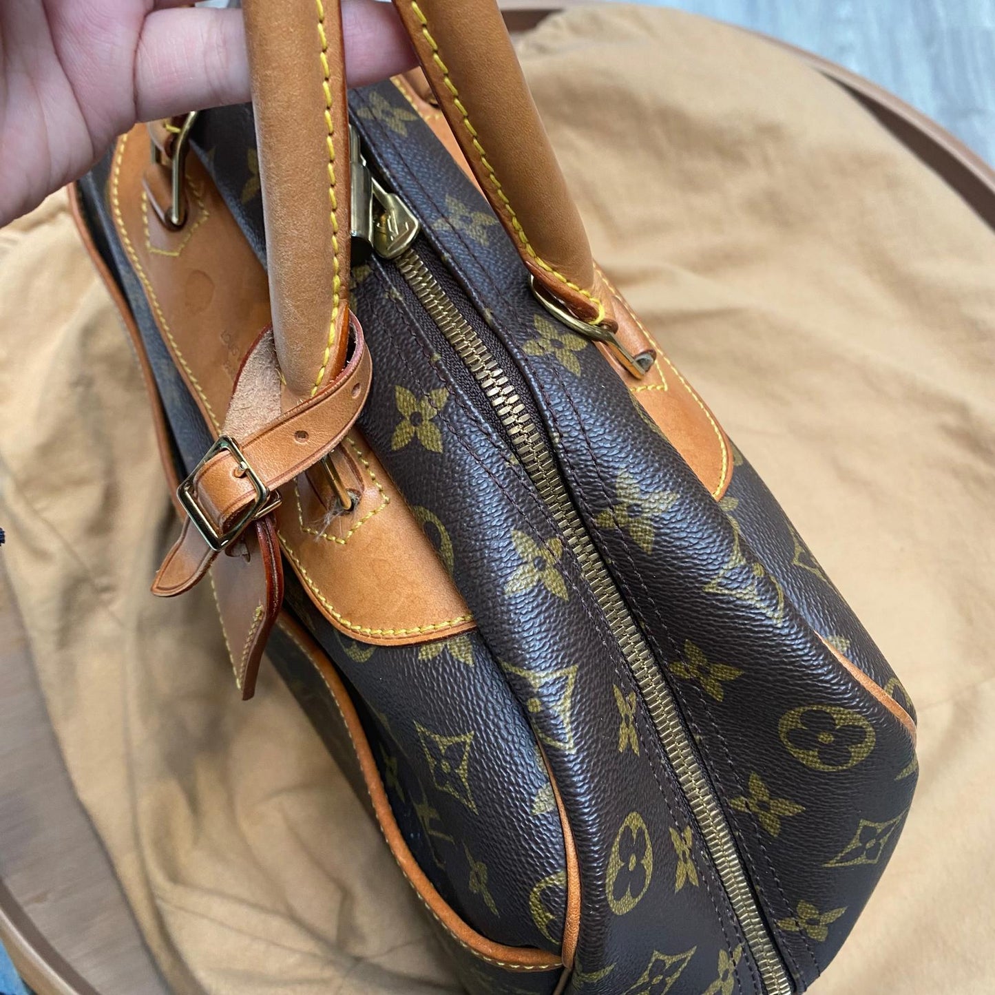 LV Deauville 有塵袋