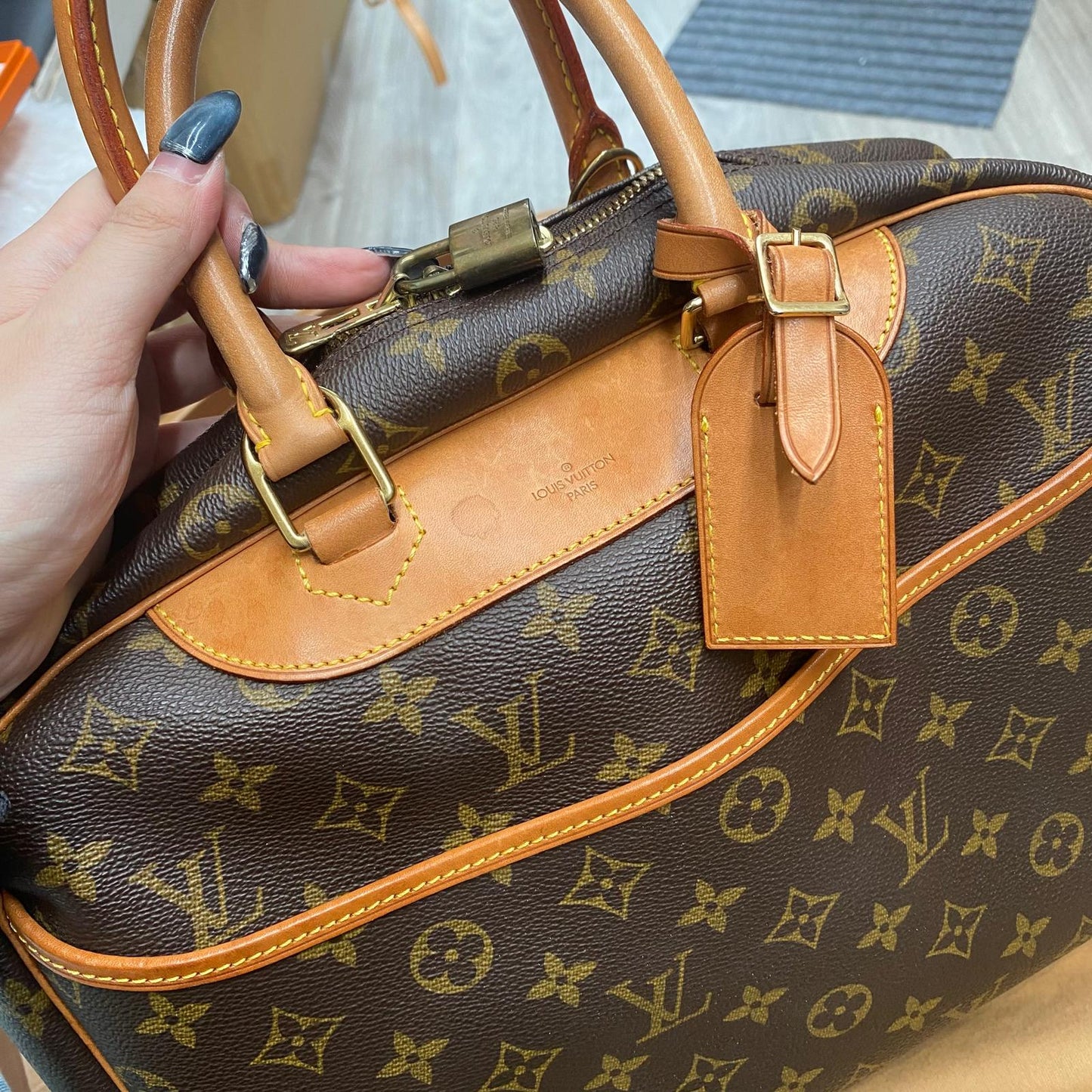 LV Deauville 有塵袋