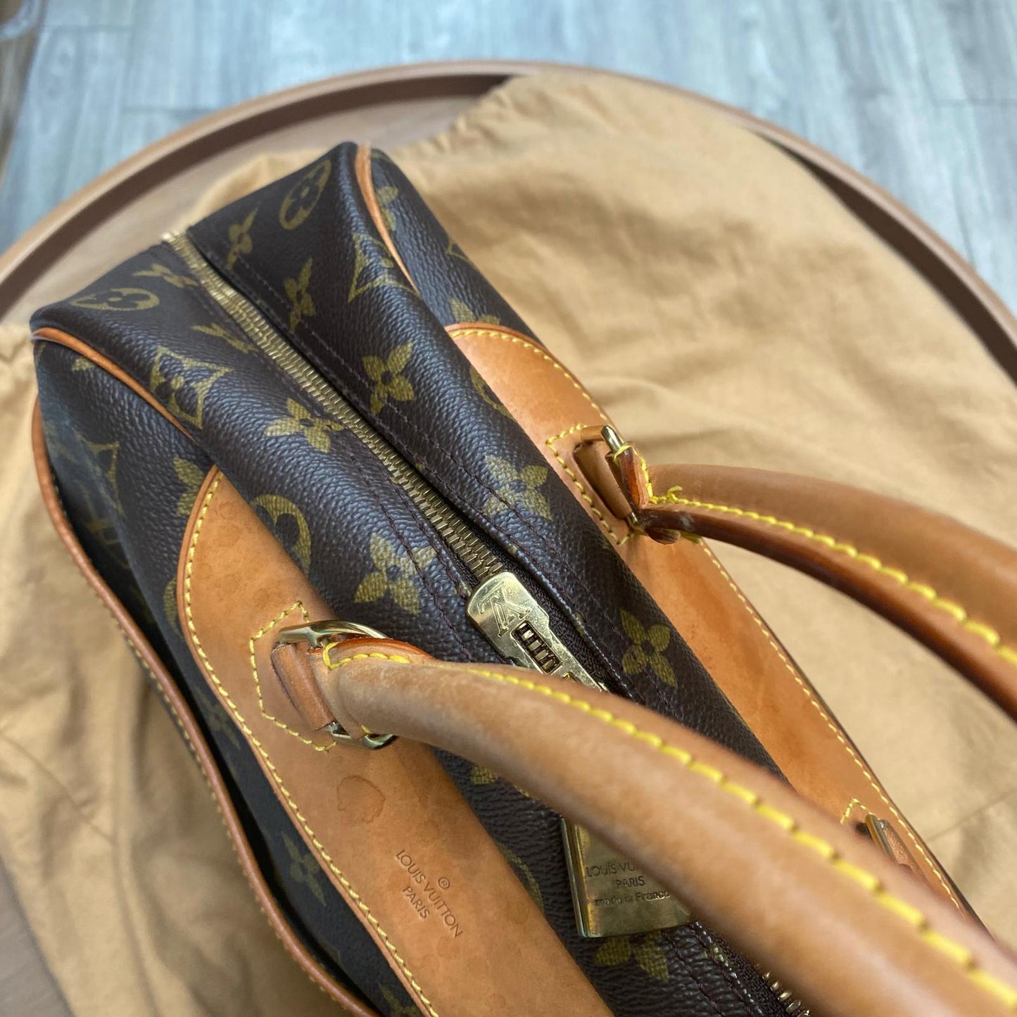 LV Deauville 有塵袋