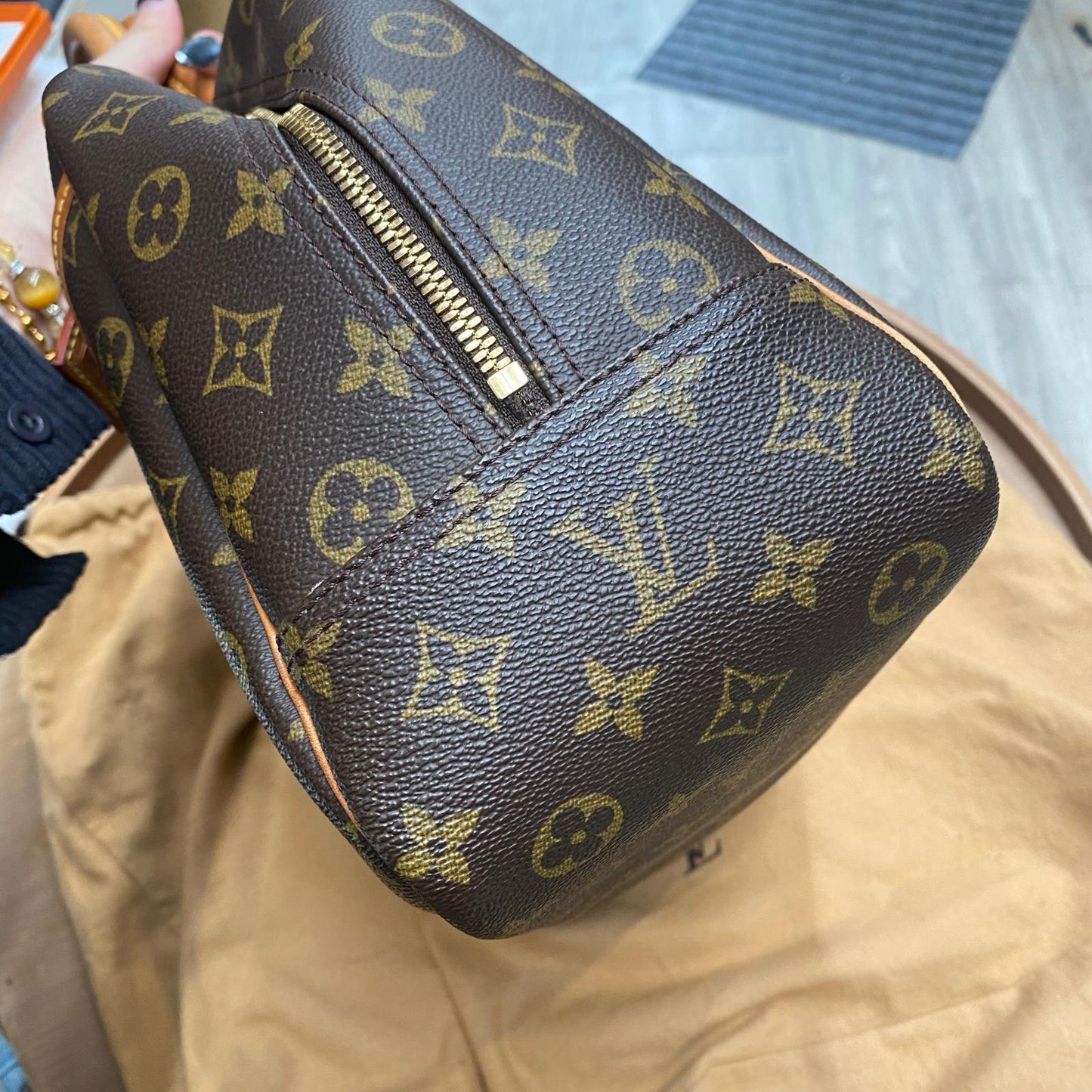 LV Deauville 有塵袋