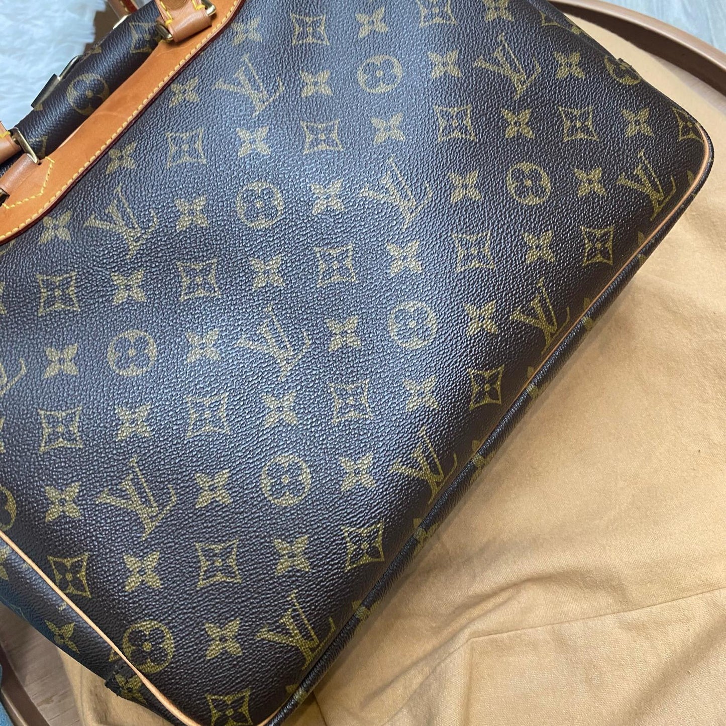 LV Deauville 有塵袋