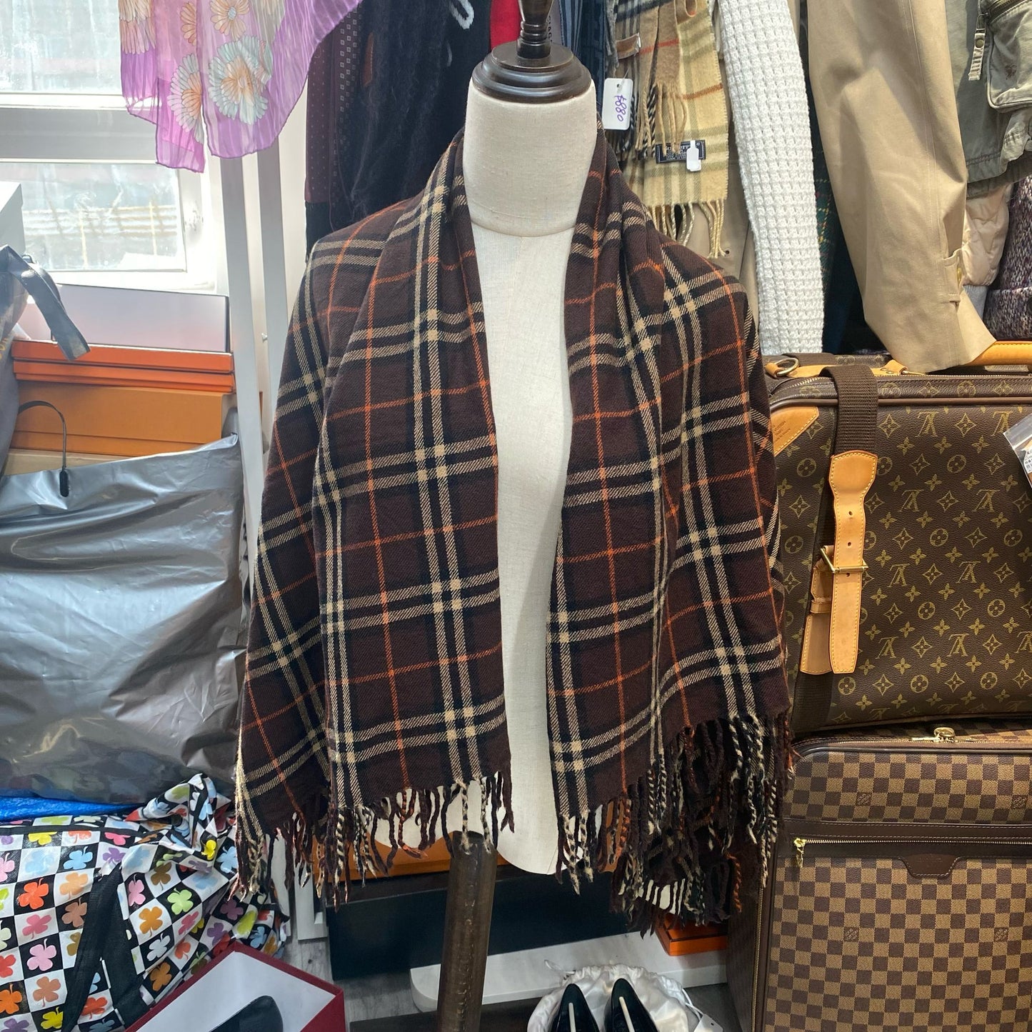 Burberry啡色大披肩