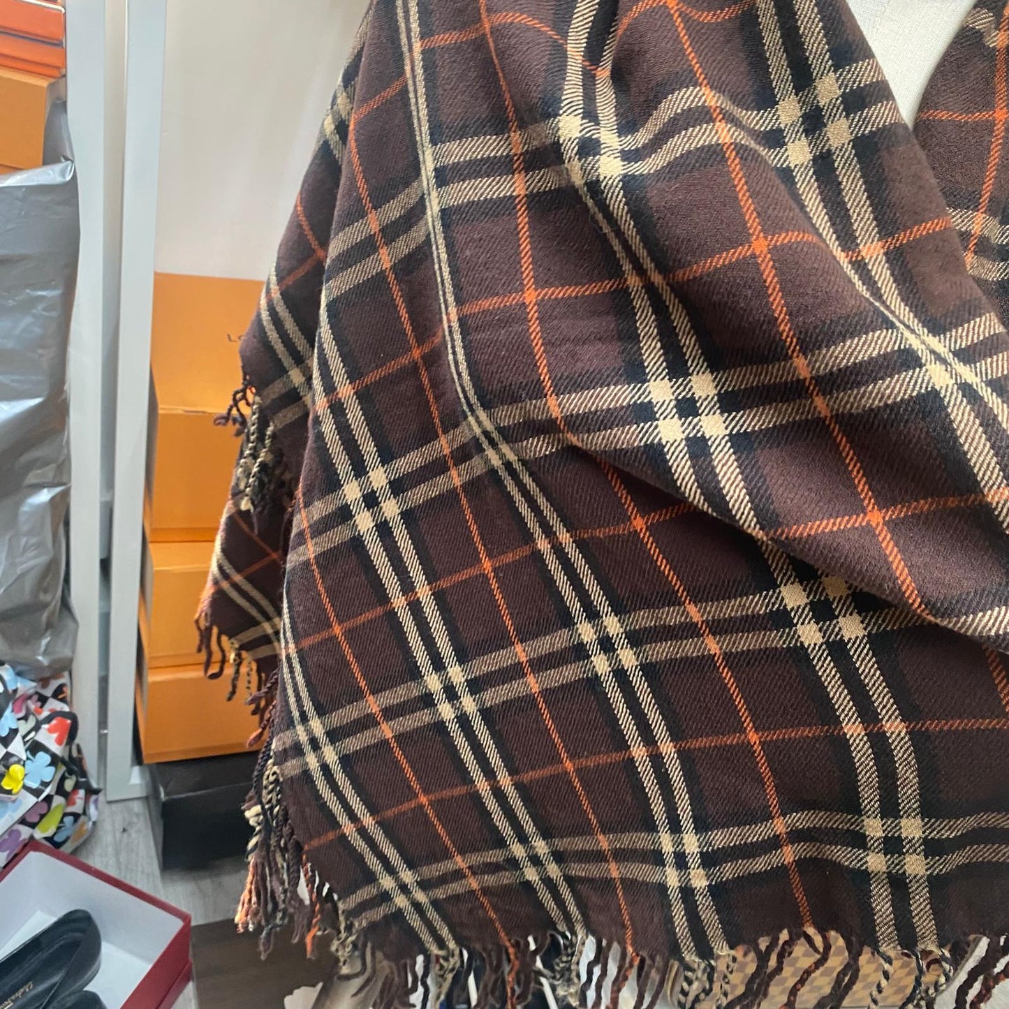 Burberry啡色大披肩