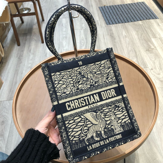 Dior Book