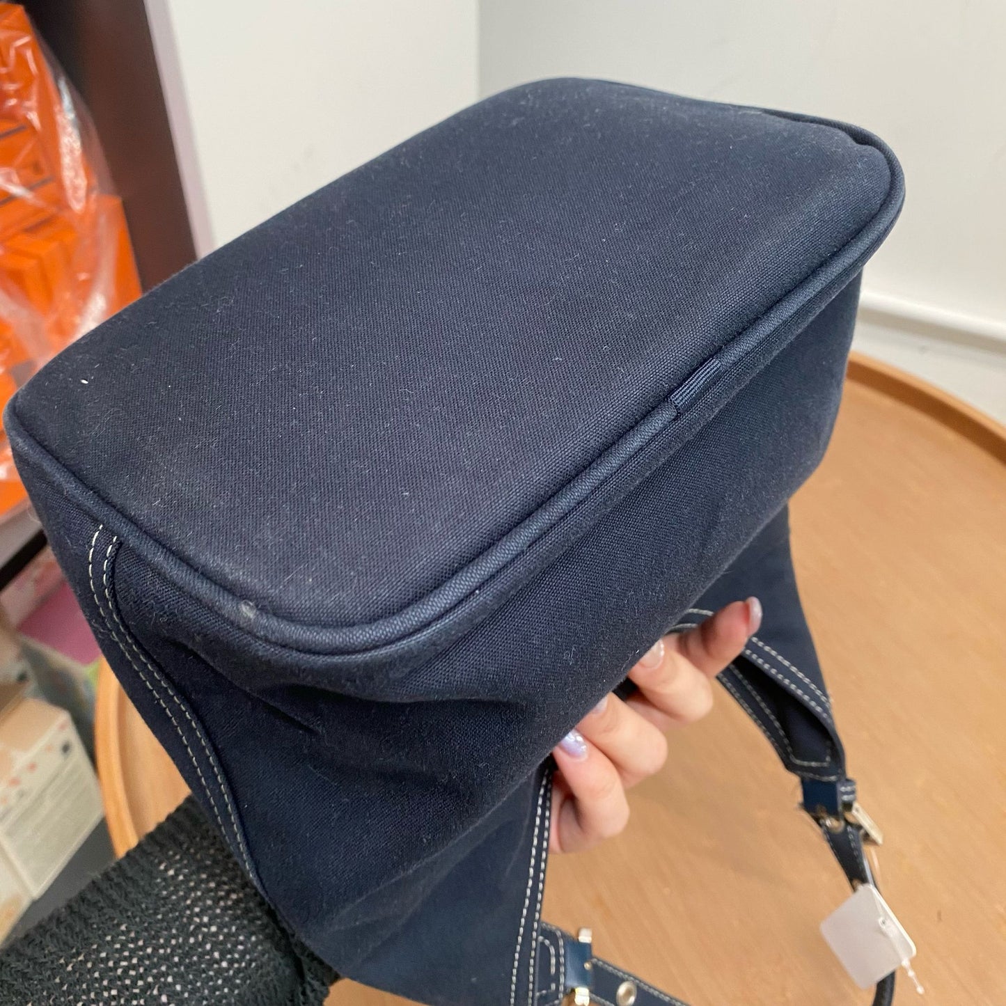 FENDI 琺瑯扣牛仔牛角腋下袋