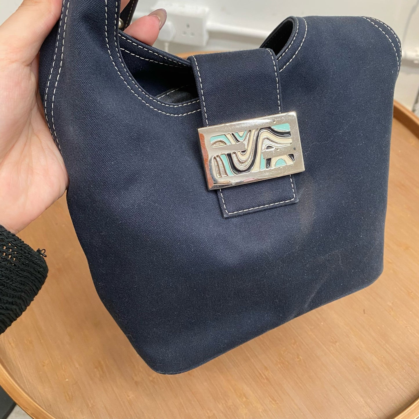 FENDI 琺瑯扣牛仔牛角腋下袋