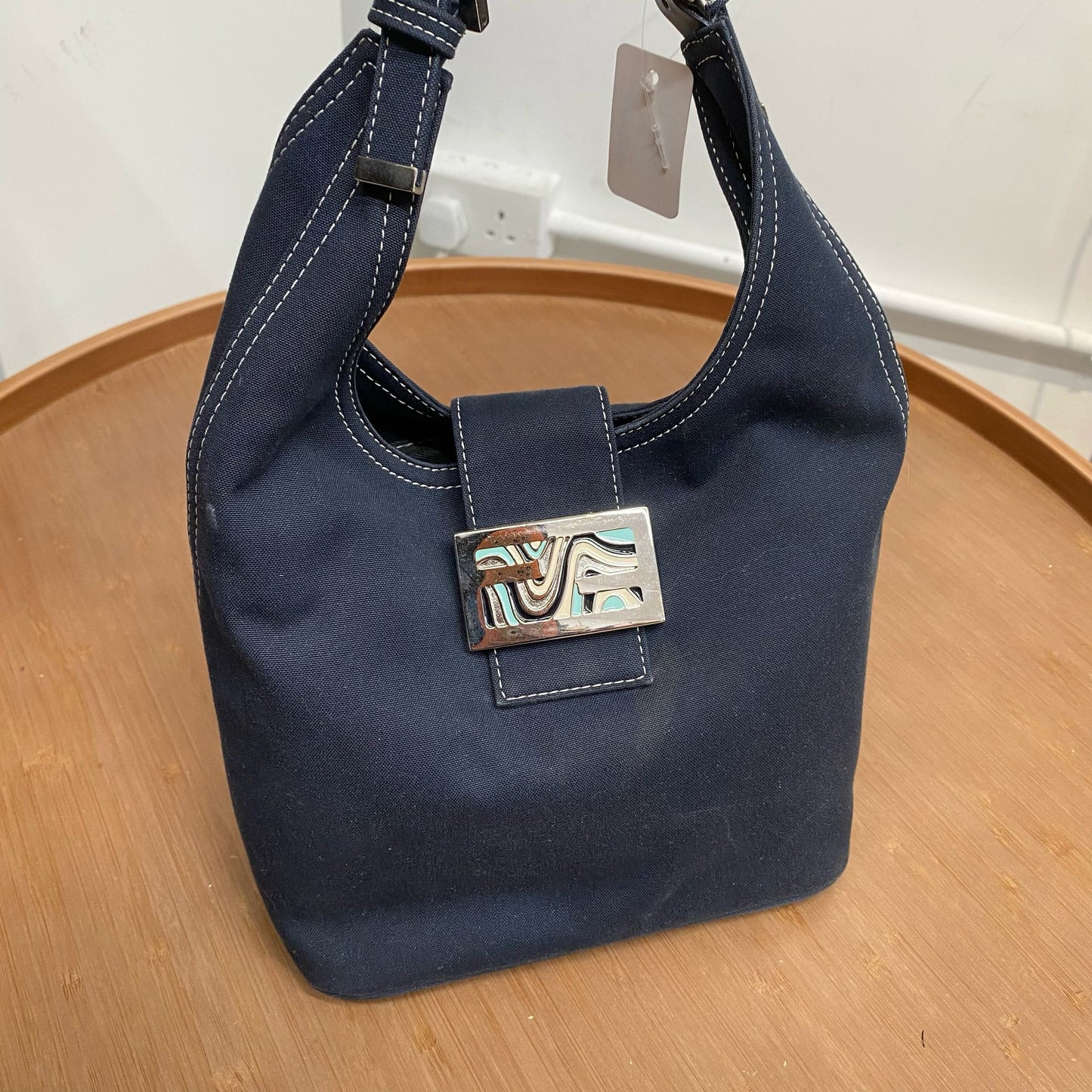 FENDI 琺瑯扣牛仔牛角腋下袋