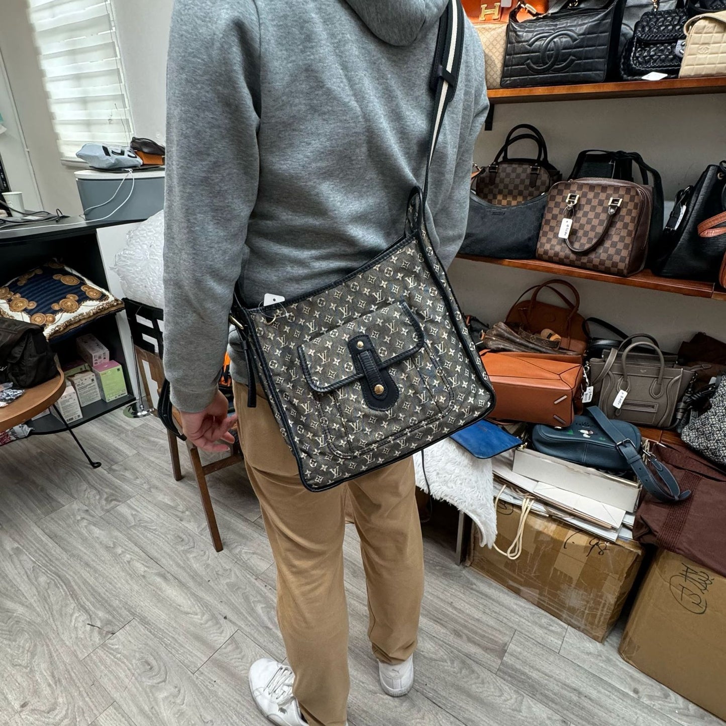 LV 牛仔斜孭袋