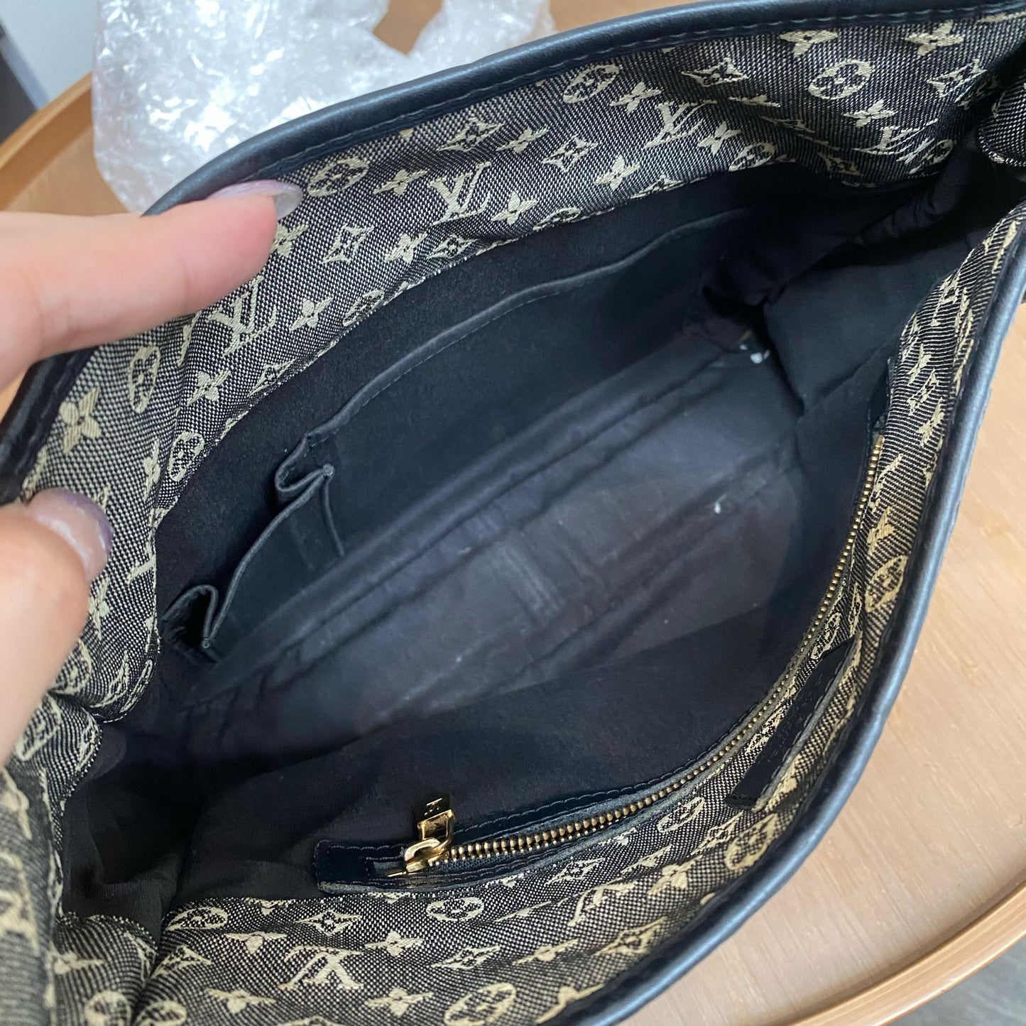 LV 牛仔斜孭袋