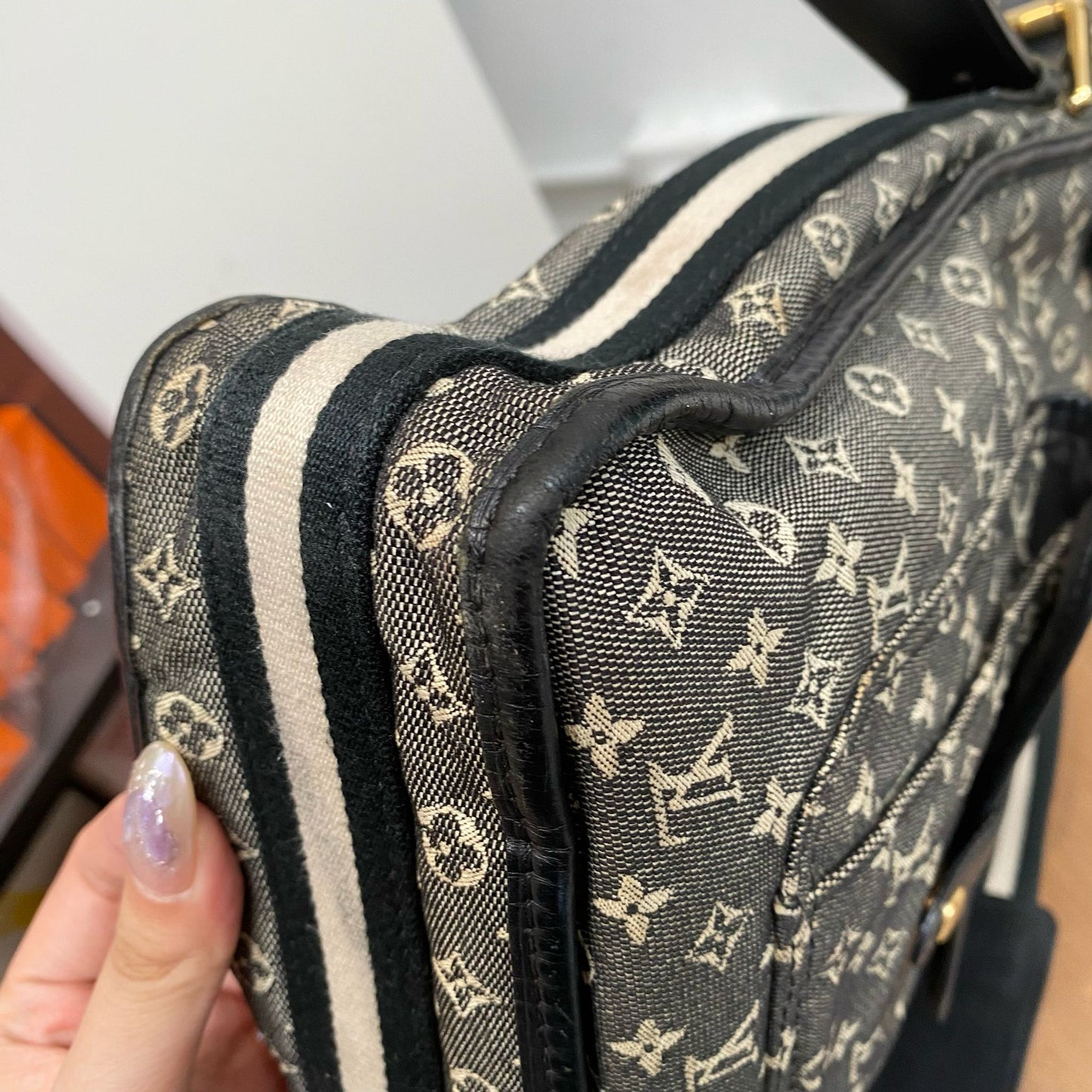 LV 牛仔斜孭袋