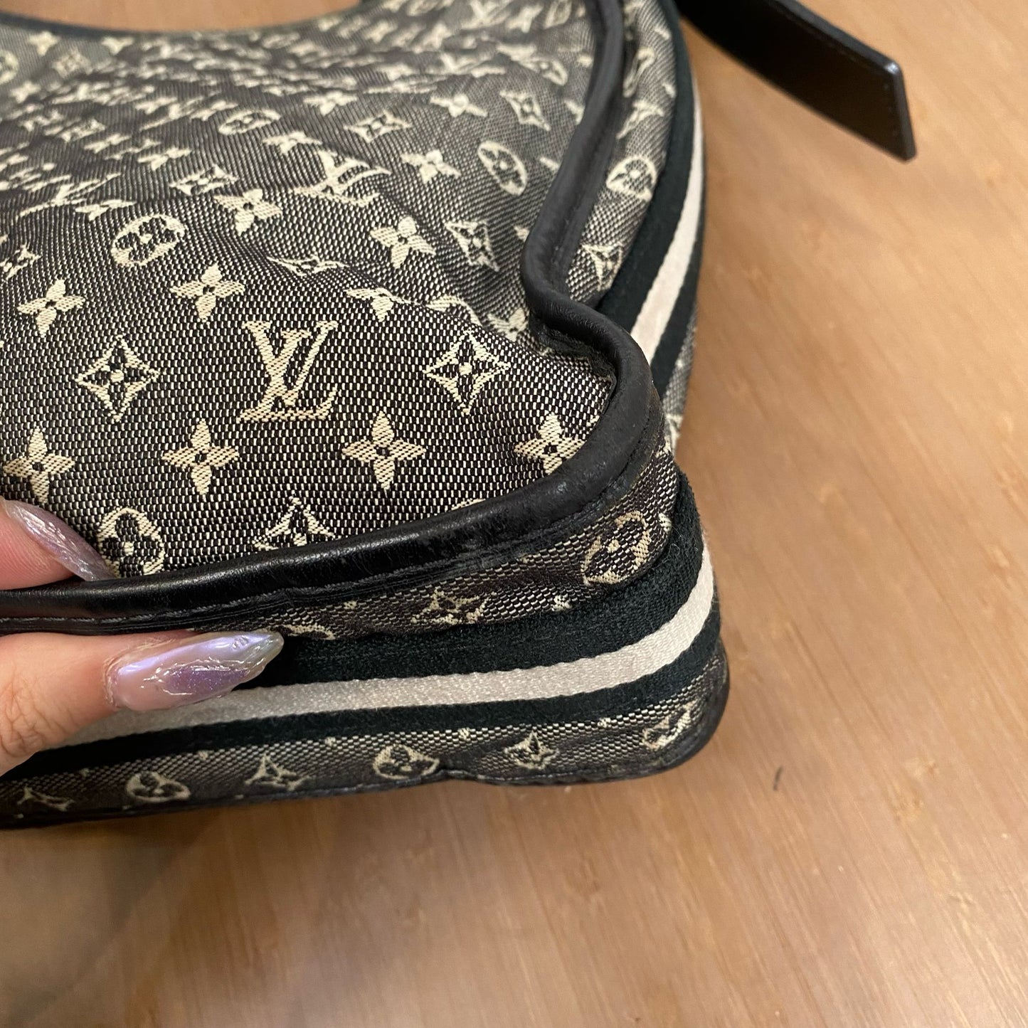 LV 牛仔斜孭袋