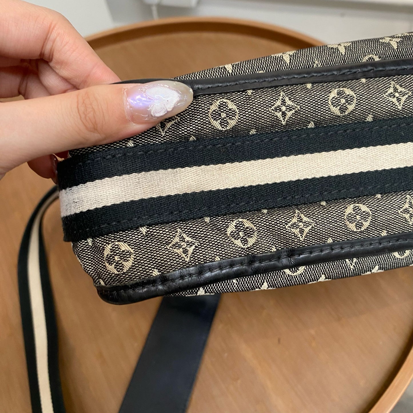LV 牛仔斜孭袋