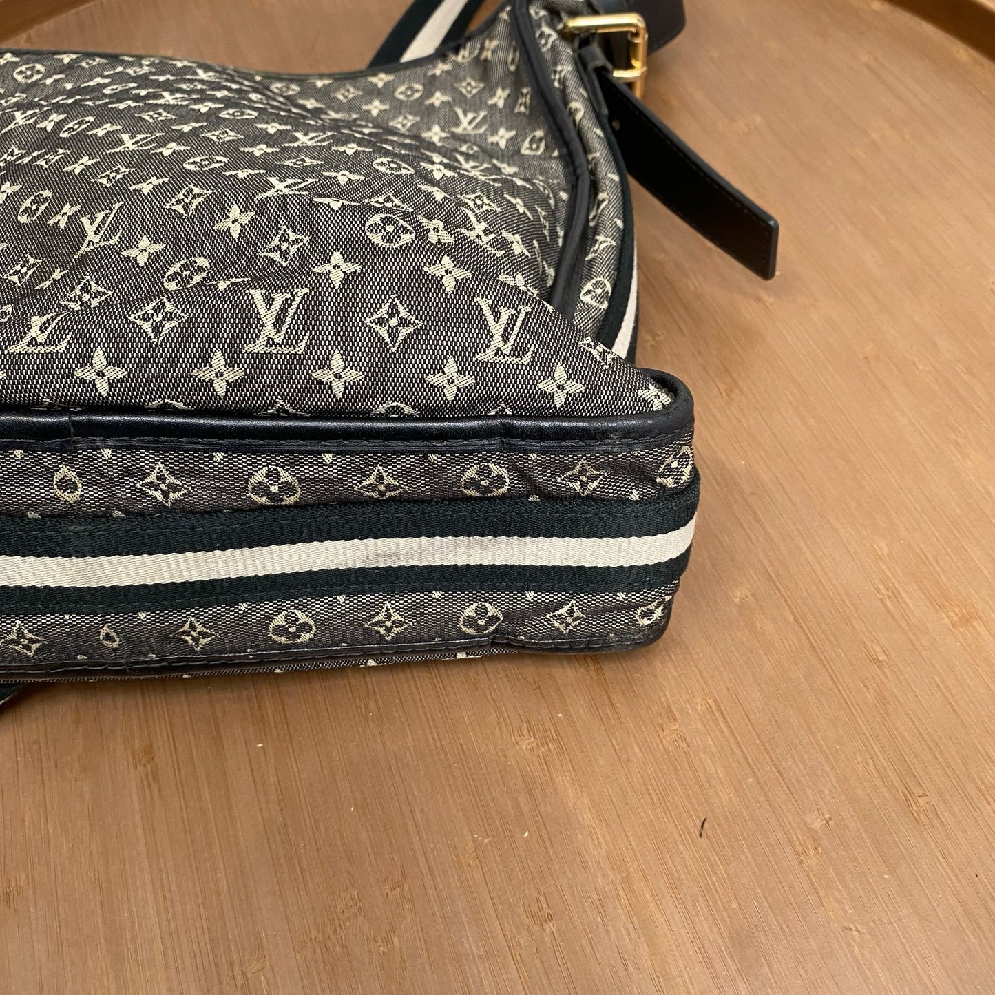 LV 牛仔斜孭袋