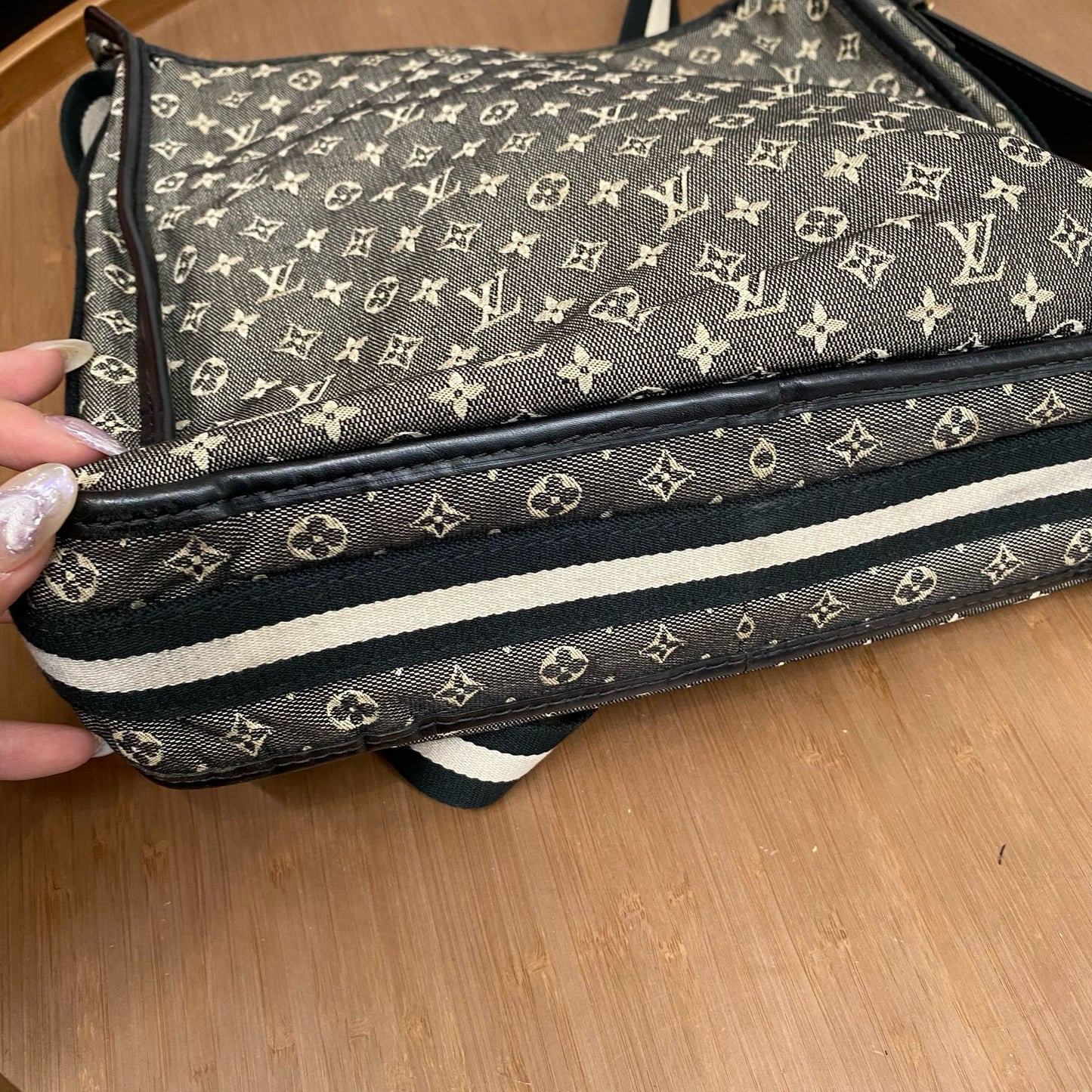 LV 牛仔斜孭袋