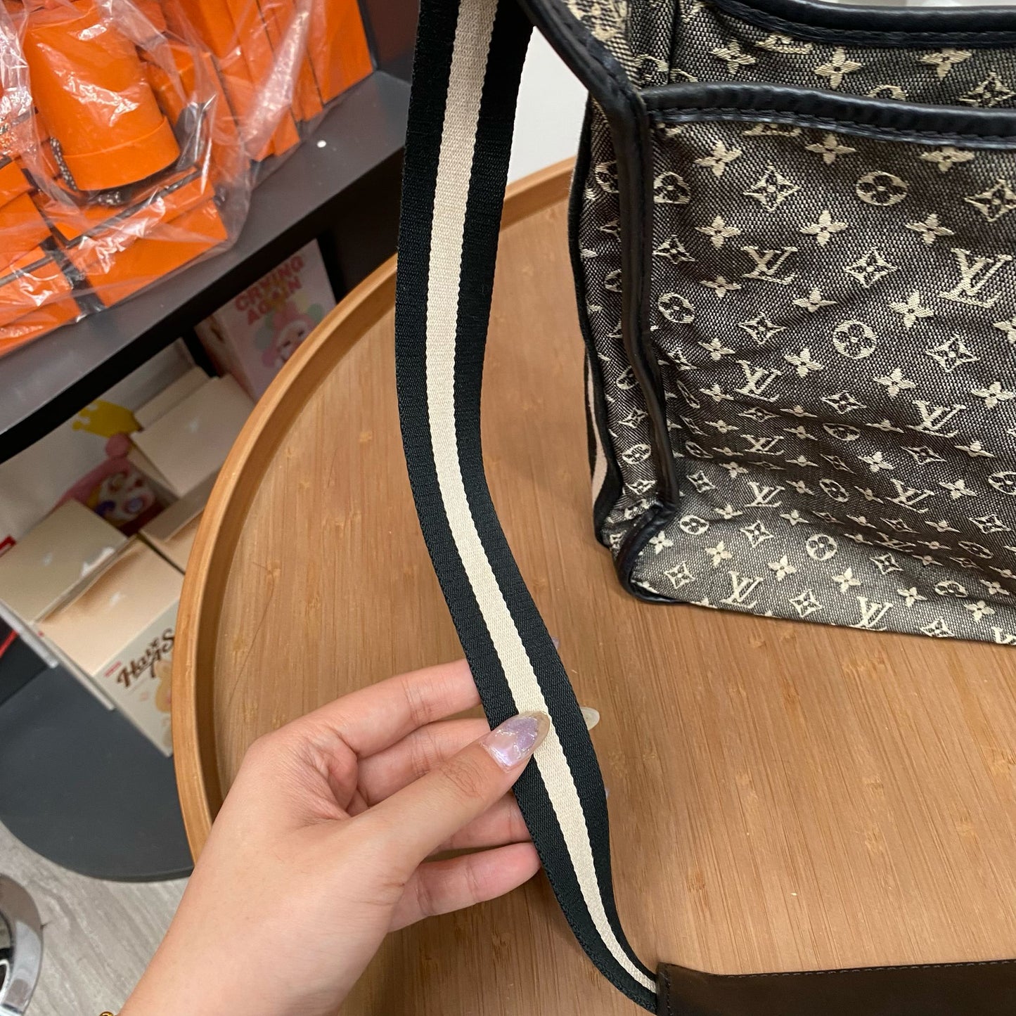 LV 牛仔斜孭袋