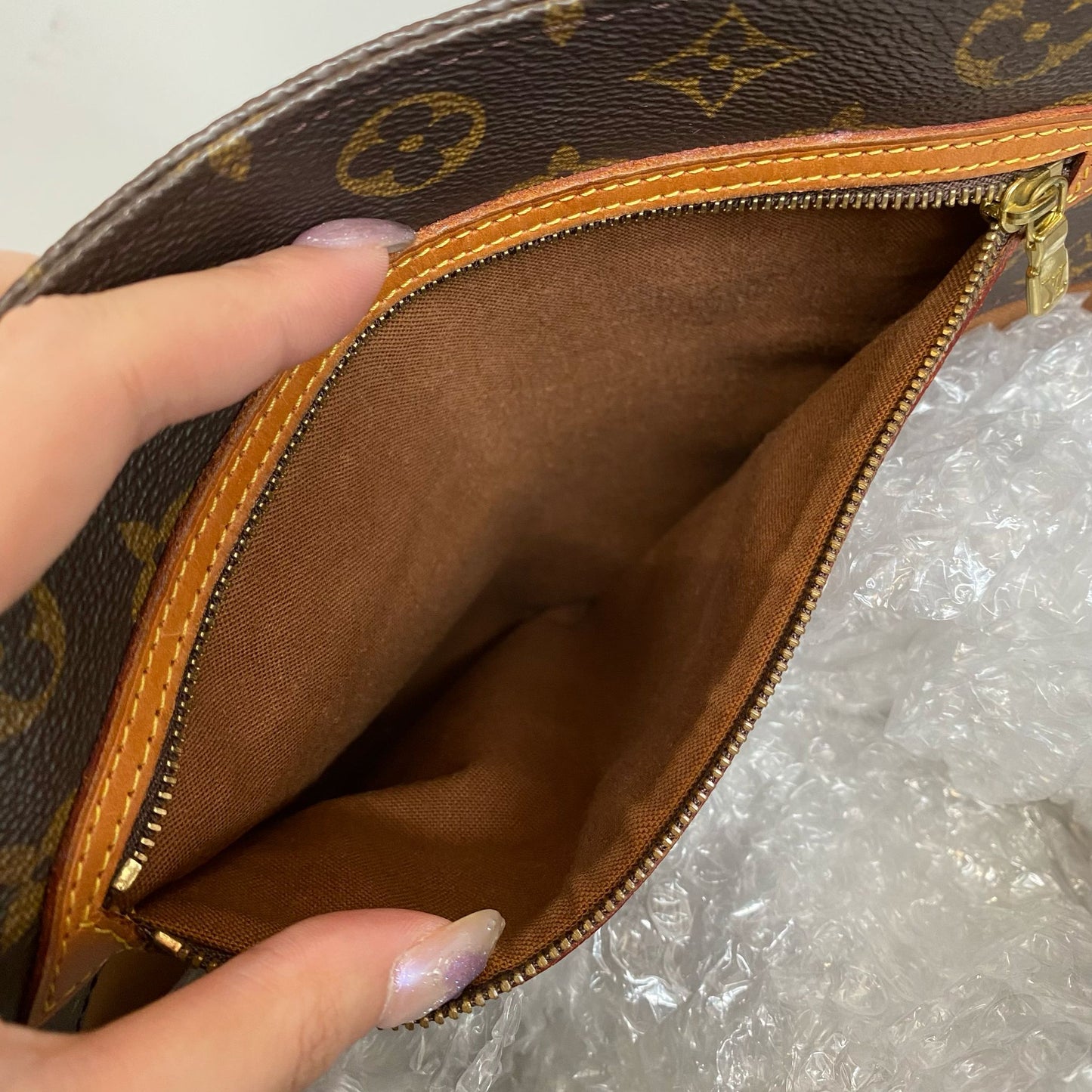 LV TOTE