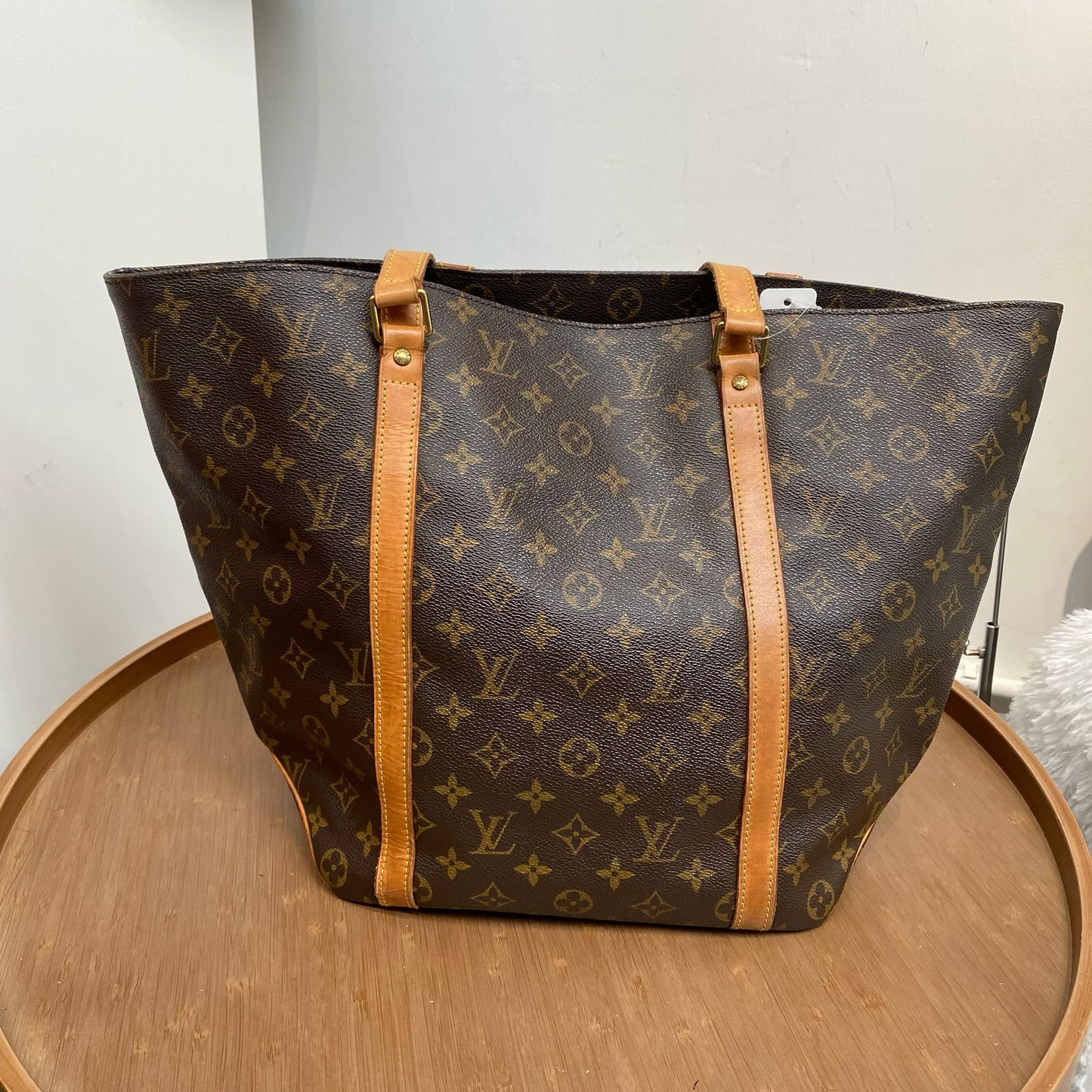 LV TOTE