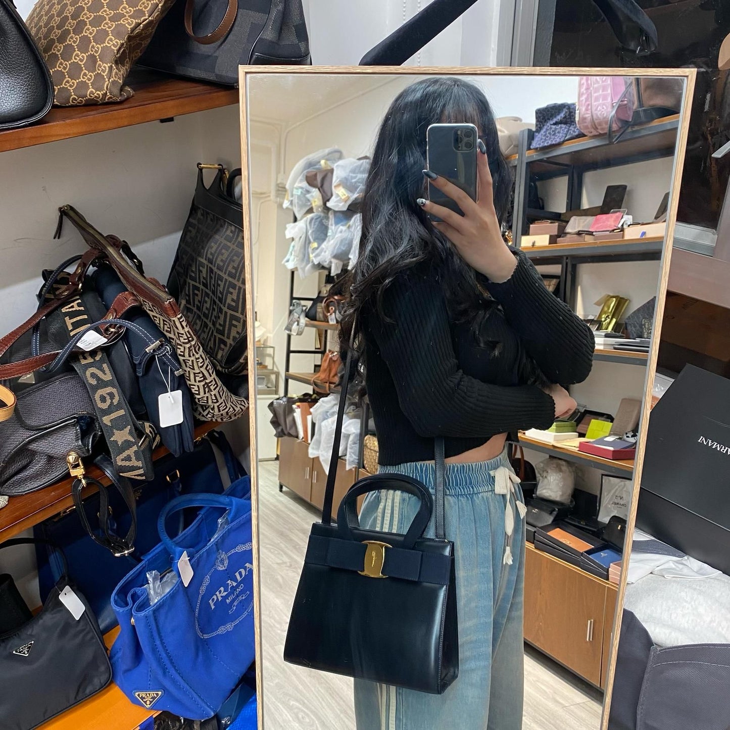 Ferragamo深藍袋