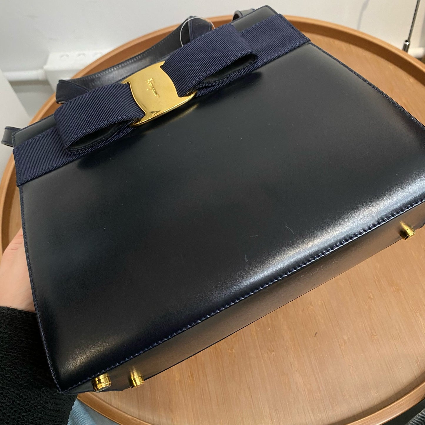 Ferragamo深藍袋