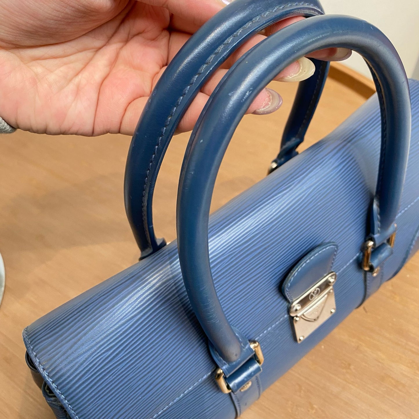 LV Segur PM M5882G 藍色手挽袋