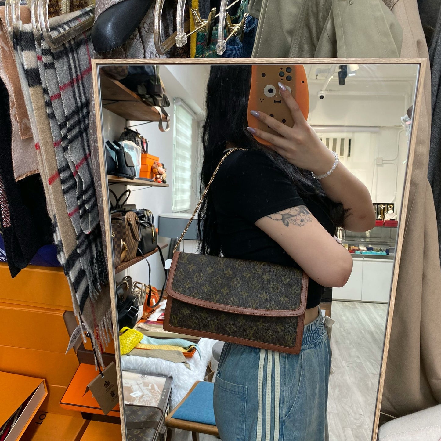 LV POUCH